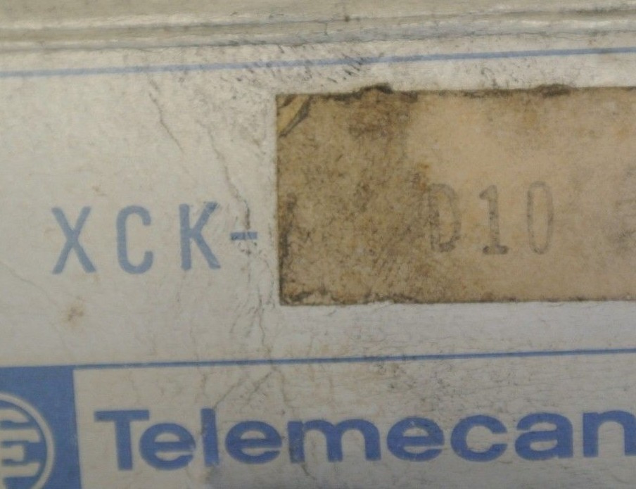 TELEMECANIQUE XCK-D10 LIMIT SWITCH PLUNGER-TYPE HEAD – NEW SURPLUS