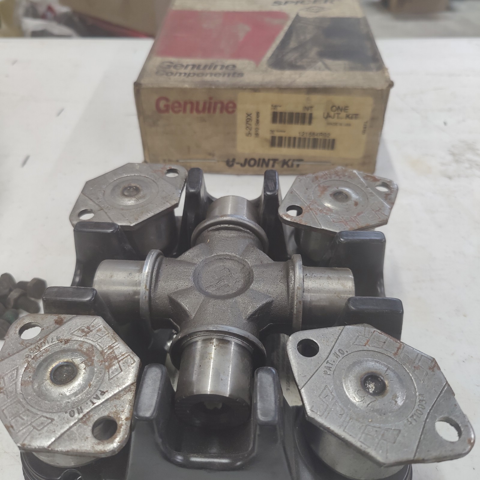 Spicer 5-279X U-Joint Series 1610, greaseable