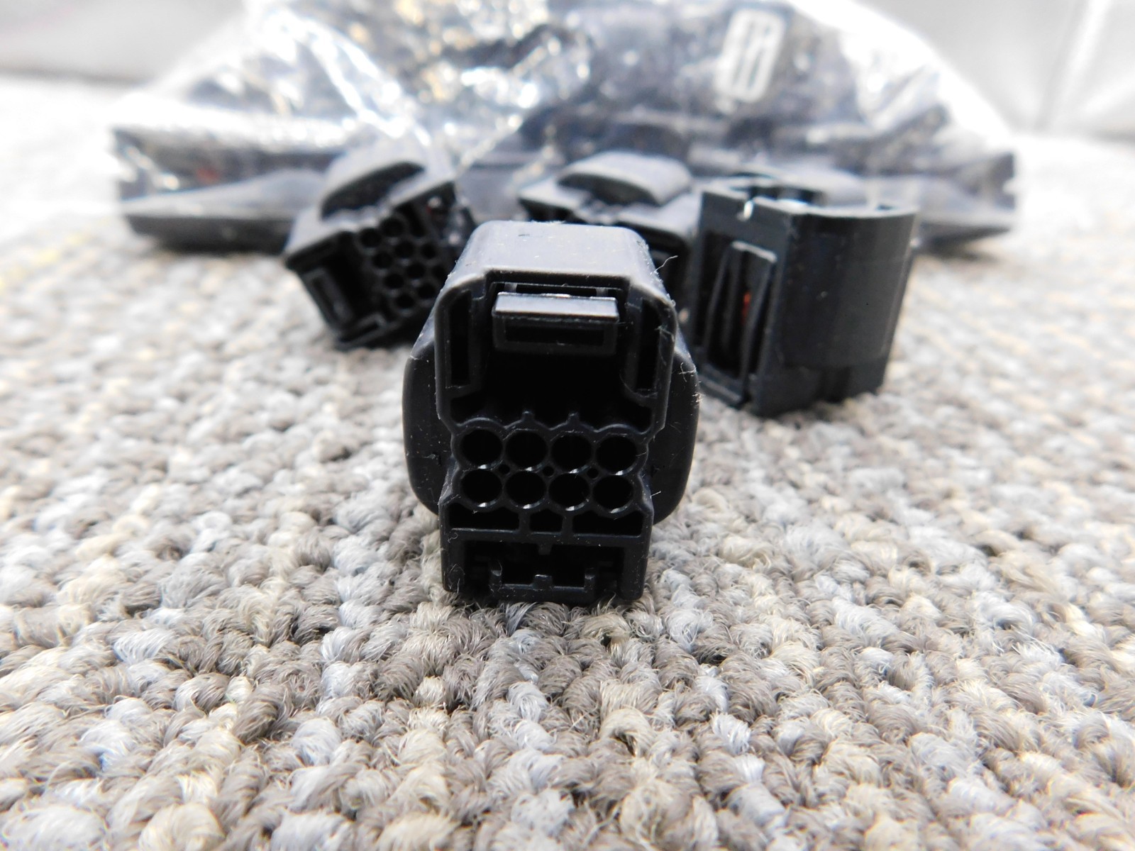 NEW 50-Pack Yazaki 7283-2148-30 Automotive Connectors
