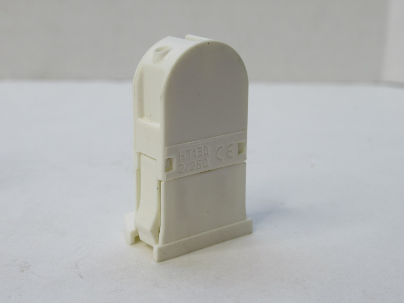 (NEW -Lot of 2) LEVITON CL-10030 , CL10030 T5 Turn-Type Lampholder Bi-Pin Socket