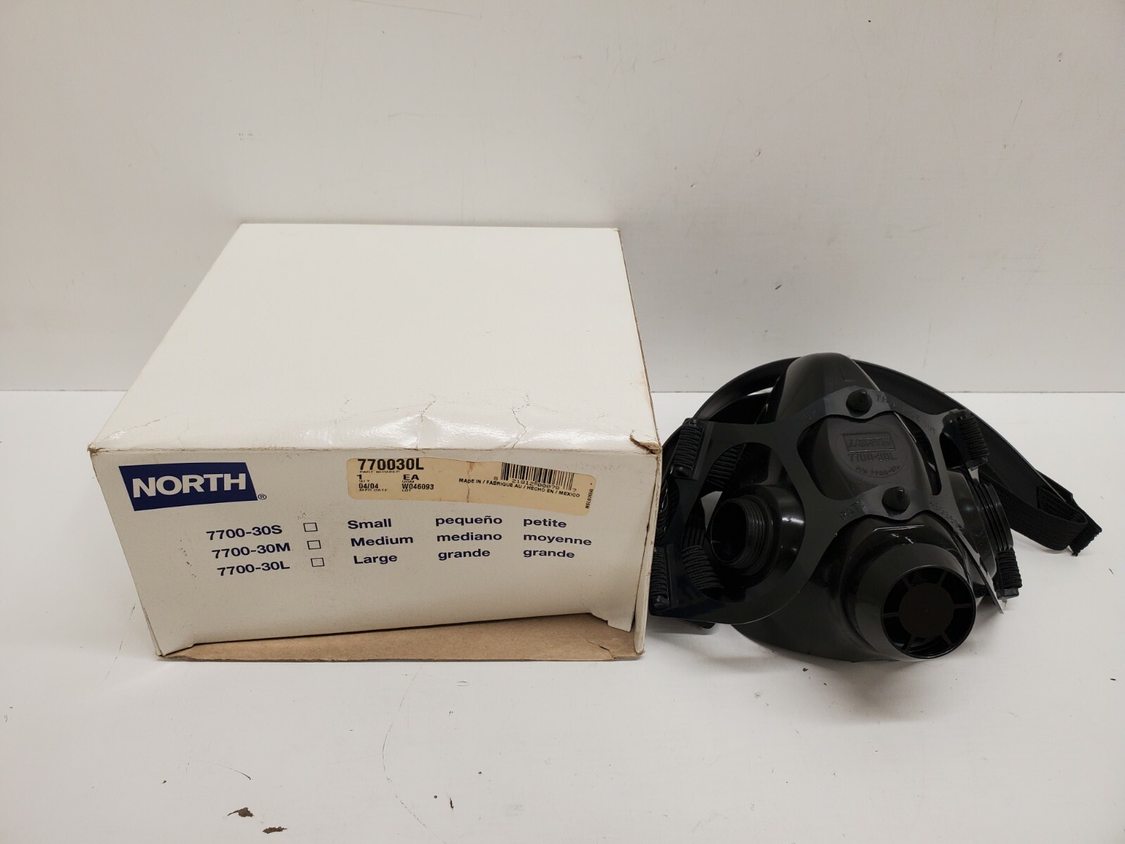 NEW IN BOX! HONEYWELL NORTH HALF FACE RESPIRATOR 770030L