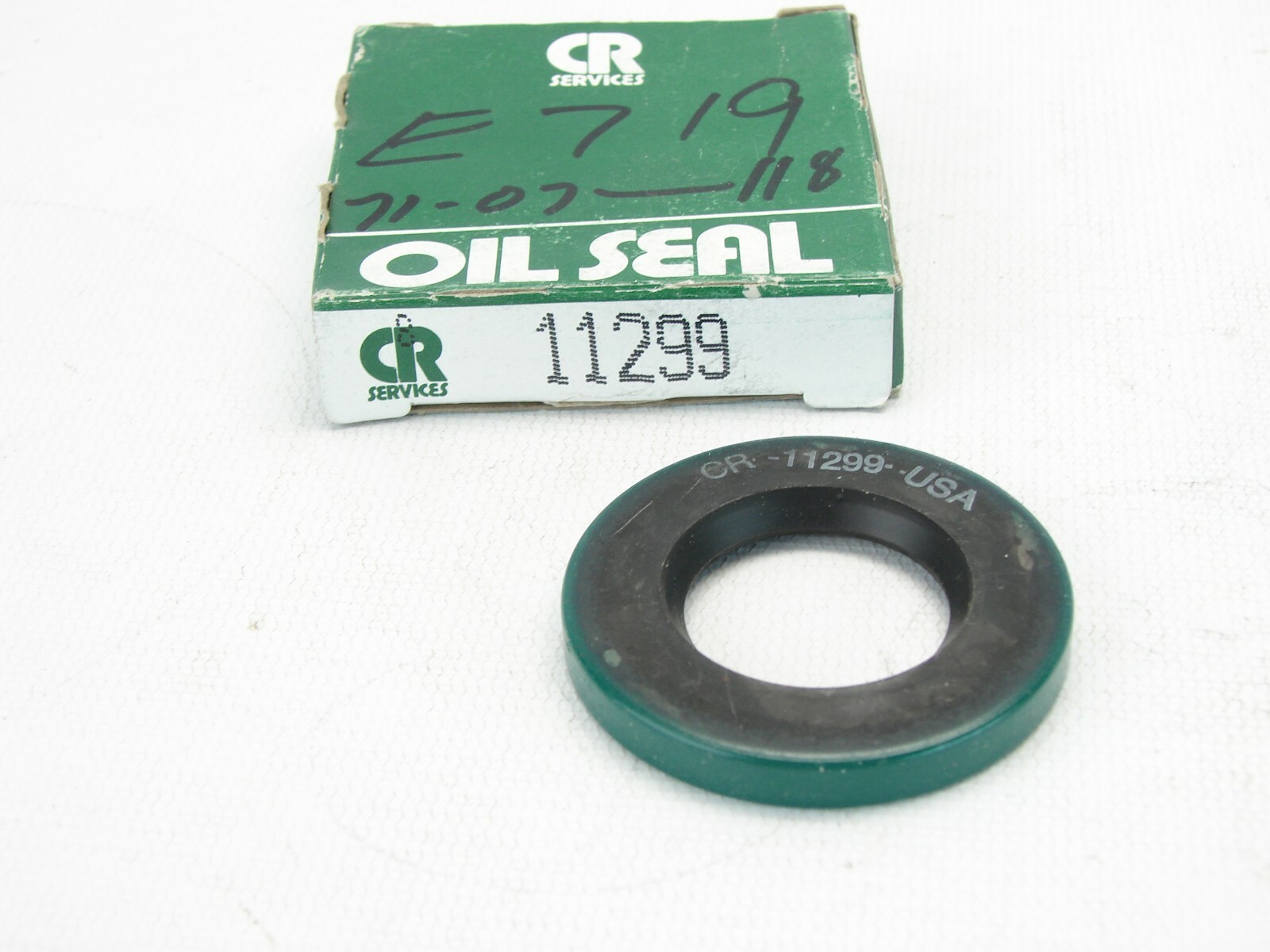 NEW CHICAGO RAWHIDE CR 11299 OIL SEAL (T87)