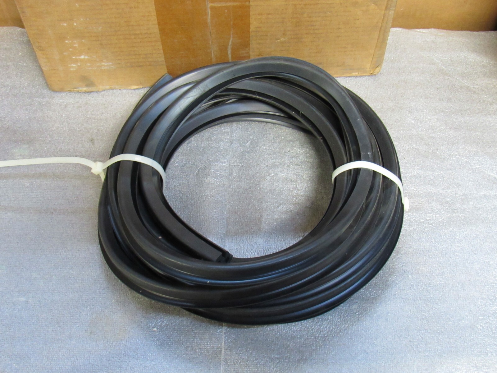 NEW CR LAURENCE RUBBER WEATHER STRIP STRIPPING 597120 1/4X9/64 26′ FT