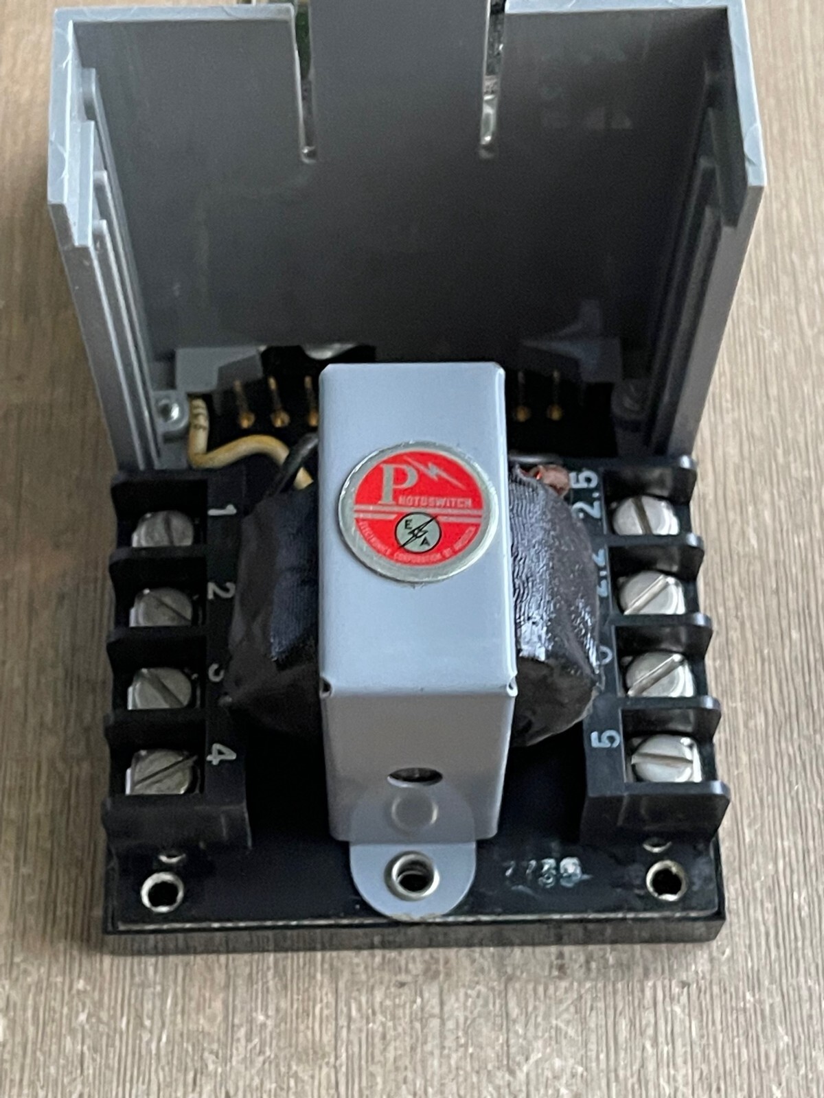 ELECTRONICS CORP 60-1480 PHOTOSWITCH CONTROL BASE 8-485 117V NEW