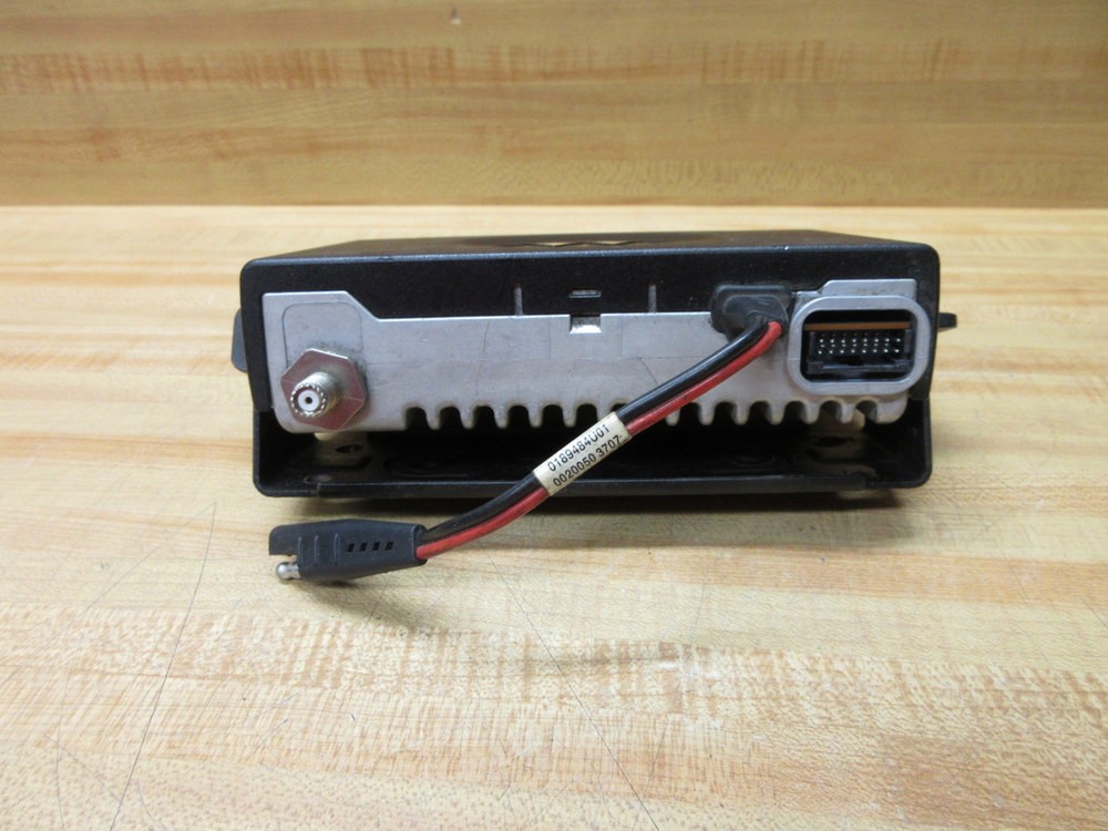 Motorola AAM50KNC9AA1AN Radius Mobile 2-Way Radio CM200