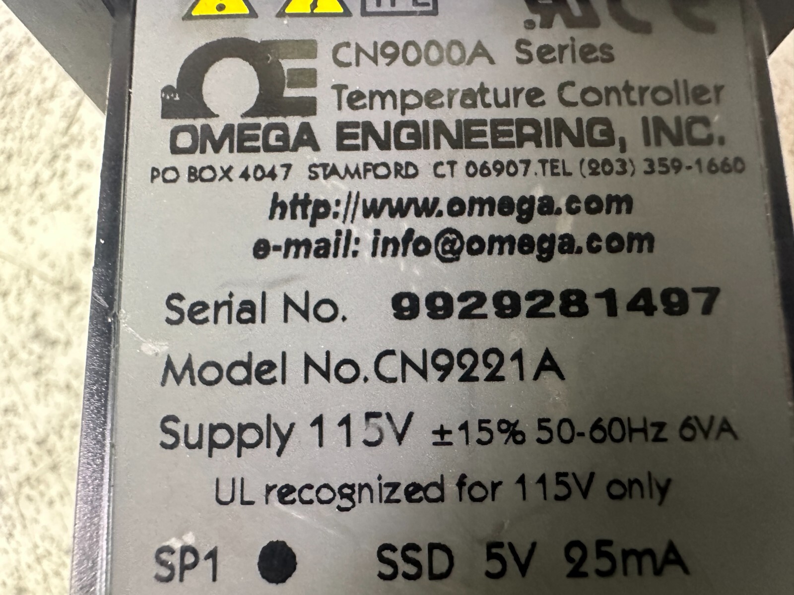Omega Engineering, inc. CN9221A Temperature Controller CN9000A