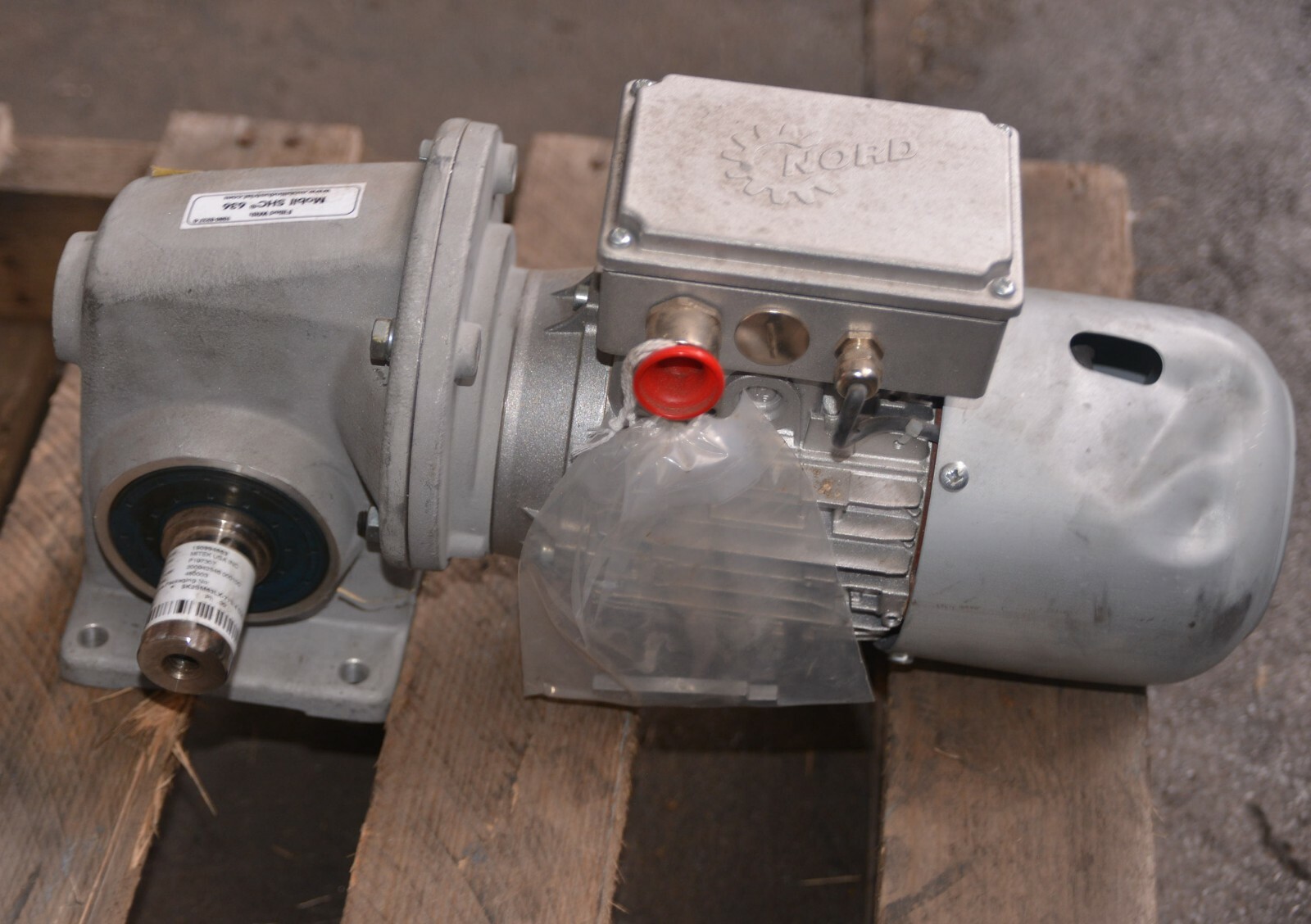 Nord Drivesystems SK 2SM63LX-71S/4 CUS BRE5 200:1 Motor 0.33HP 32mm shaft