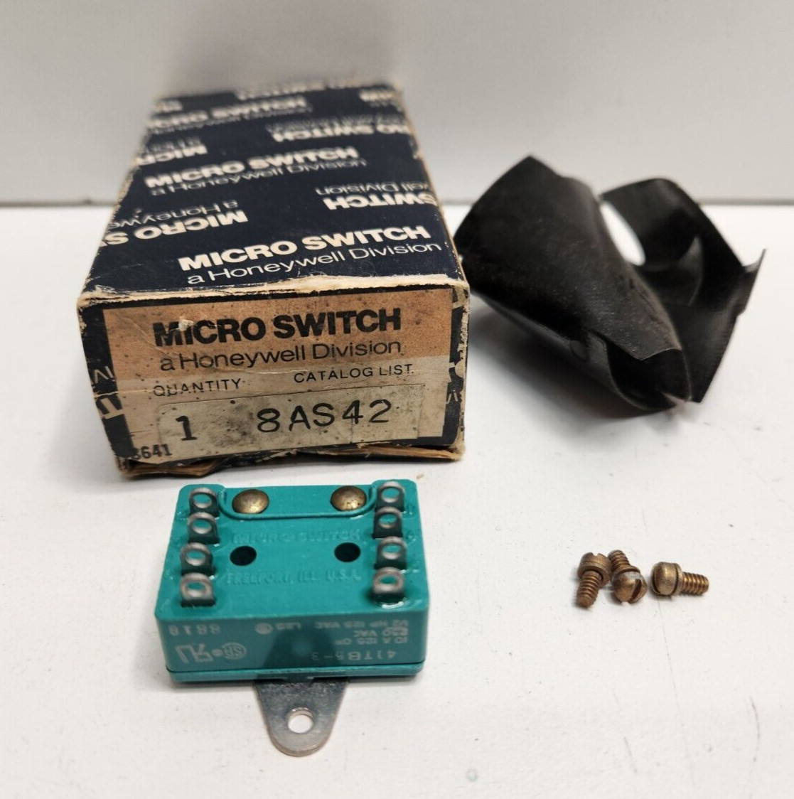 NEW OLD STOCK! MICRO-SWITCH 10A 250V PIN PLUNGER ACTUATOR 41TB5-3 8AS42