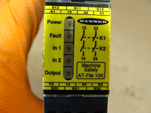 BANNER AT-FM-10K SAFETY RELAY 24VAC/DC 200mA MAX
