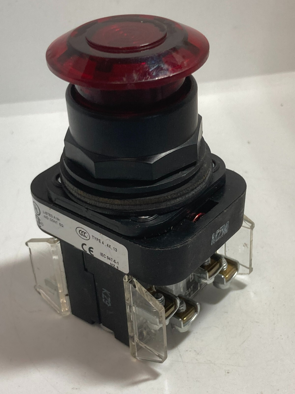 ALLEN BRADLEY 800H-FRXNQ24RA7 PUSHBUTTON ILL RED 3 POS PUSH-PULL 1NCLB/1NC SE F
