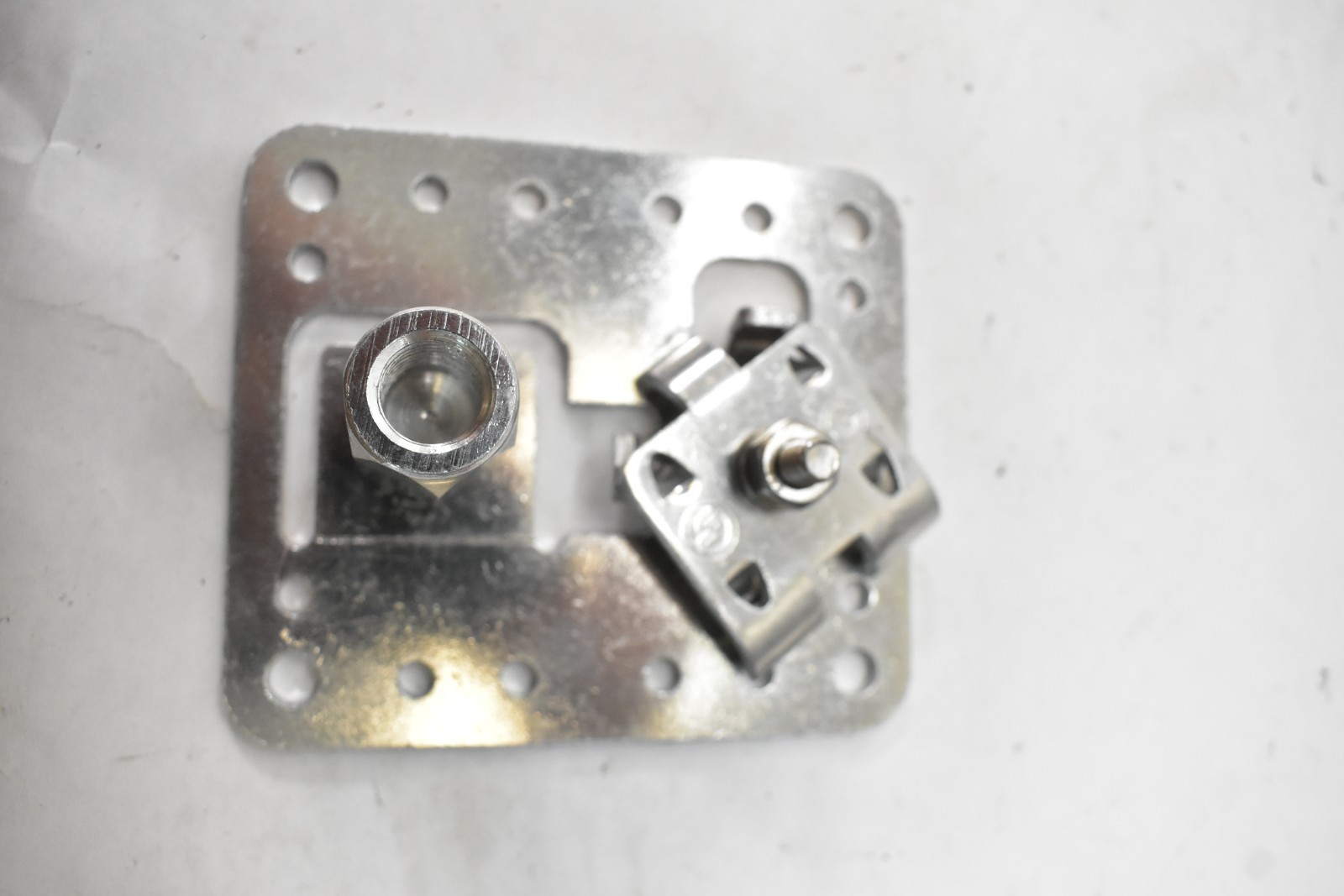 Aluminum Stamped Adhesive Base w Tabbed Swivel Head 1/2″ UNC Thread Air Terminal