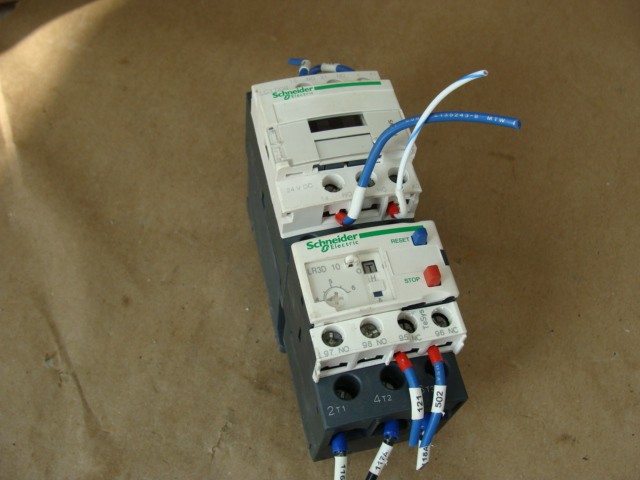 SCHNEIDER LC1D09/LAD4TBDL CONTACTOR 24VDC W/OVERLOAD RELAY LR3D10