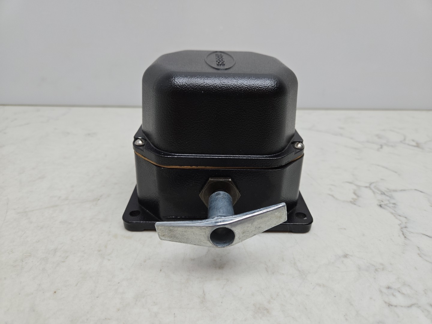 Rees 04944-500 Cable Operator Switch N.O. / N.C. Maintained Black 04944500 New