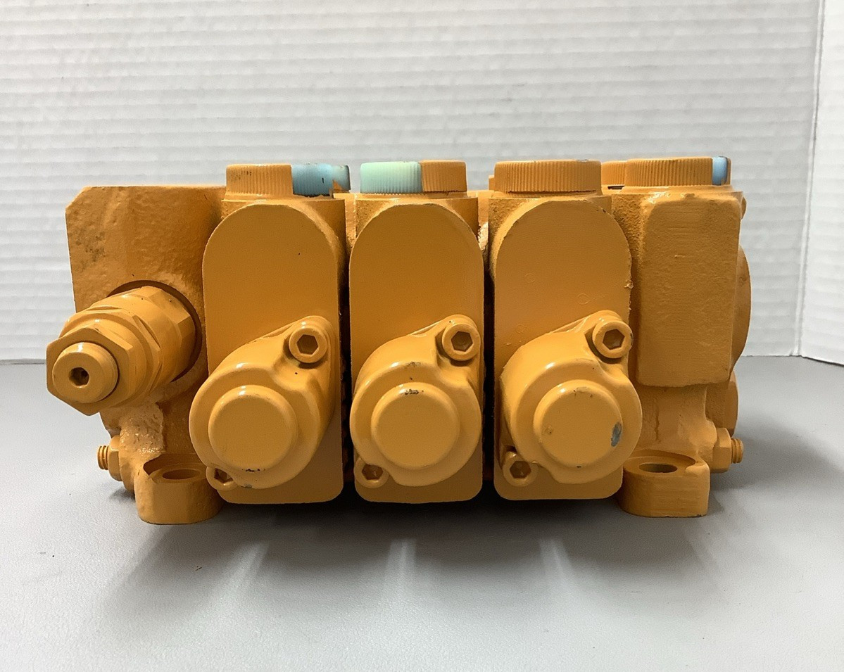 Doosan A155361 3-Spool Hydraulic Control Valve Assembly (r31)