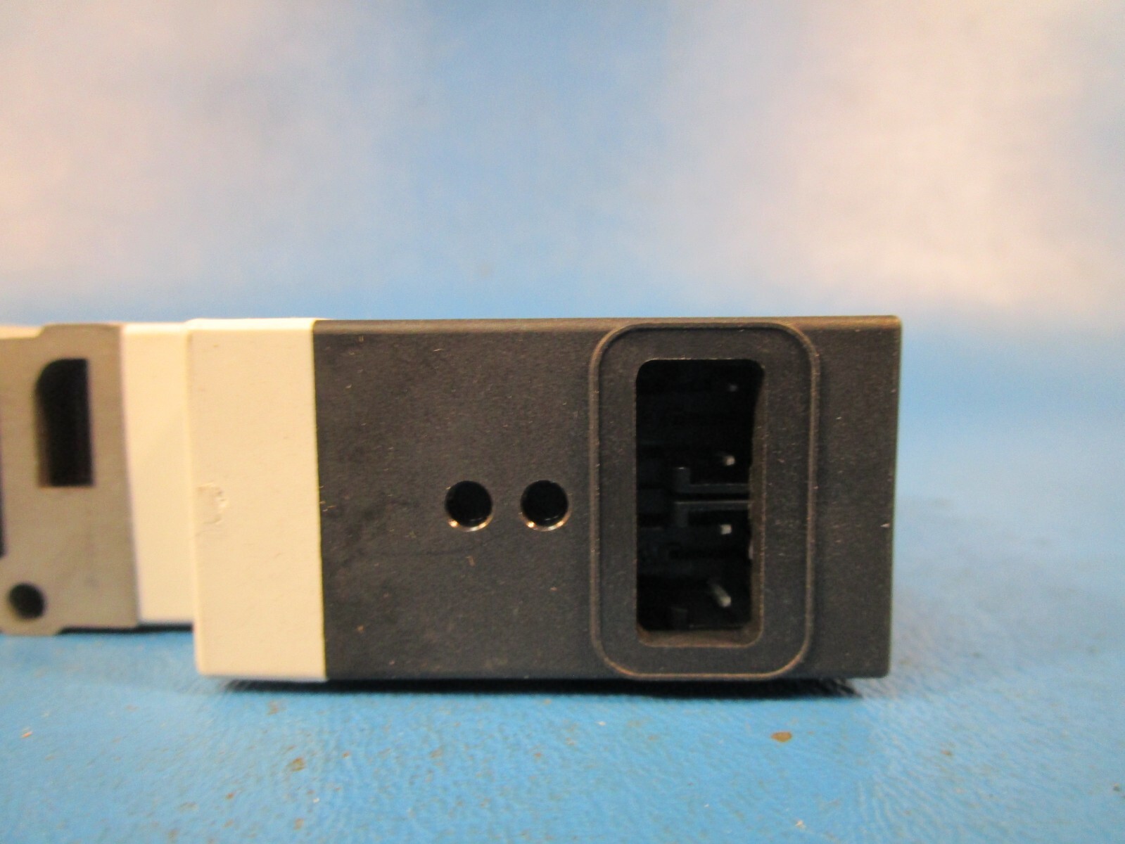 SMC VQ4501-3BW valve, 3 position, plug-in(ac), VQ4000 VALVE, SOL 4/5-PORT