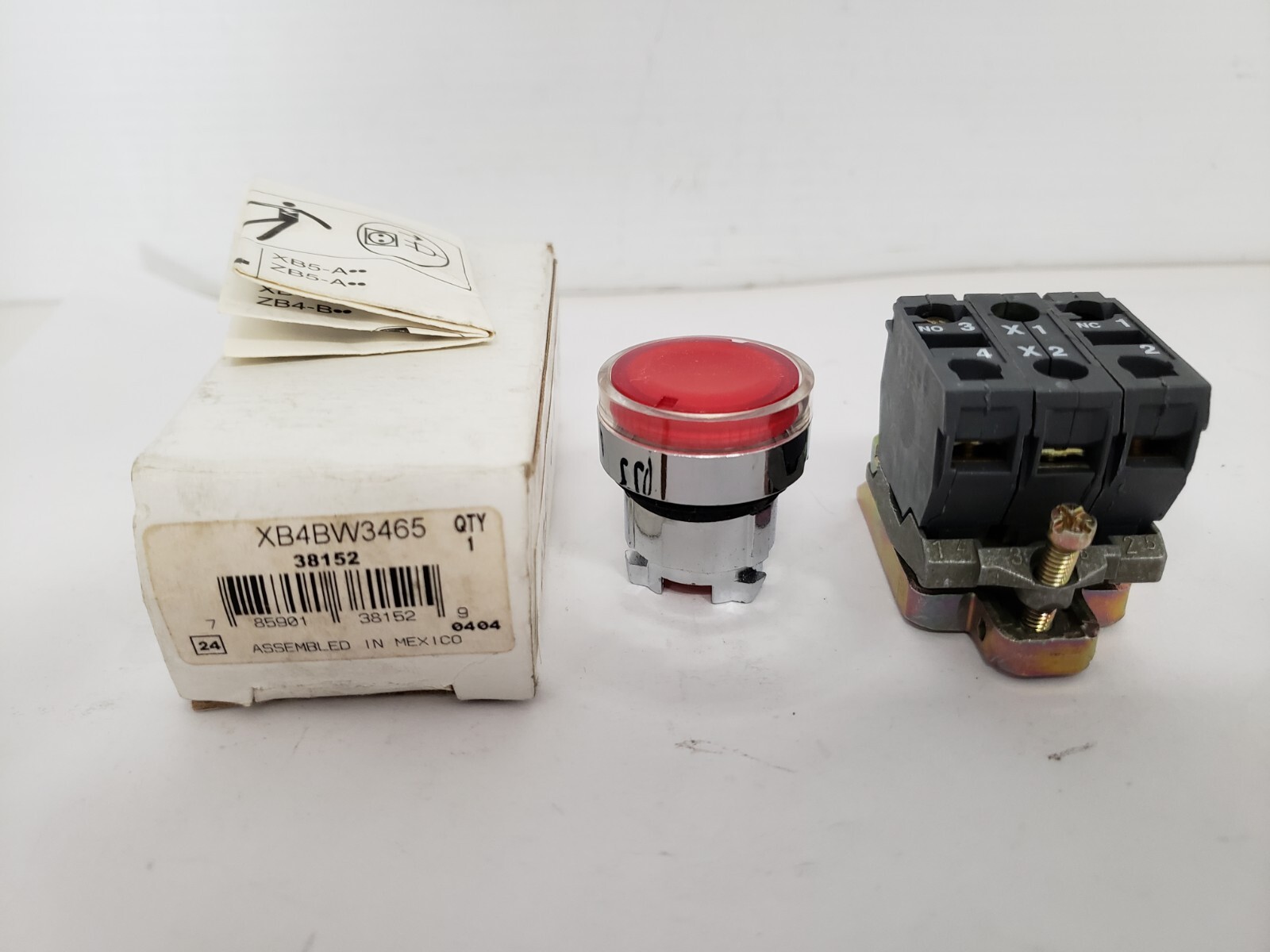 SQUARE D XB4BW3465 22MM PUSHBUTTON LED 120VAC NIB