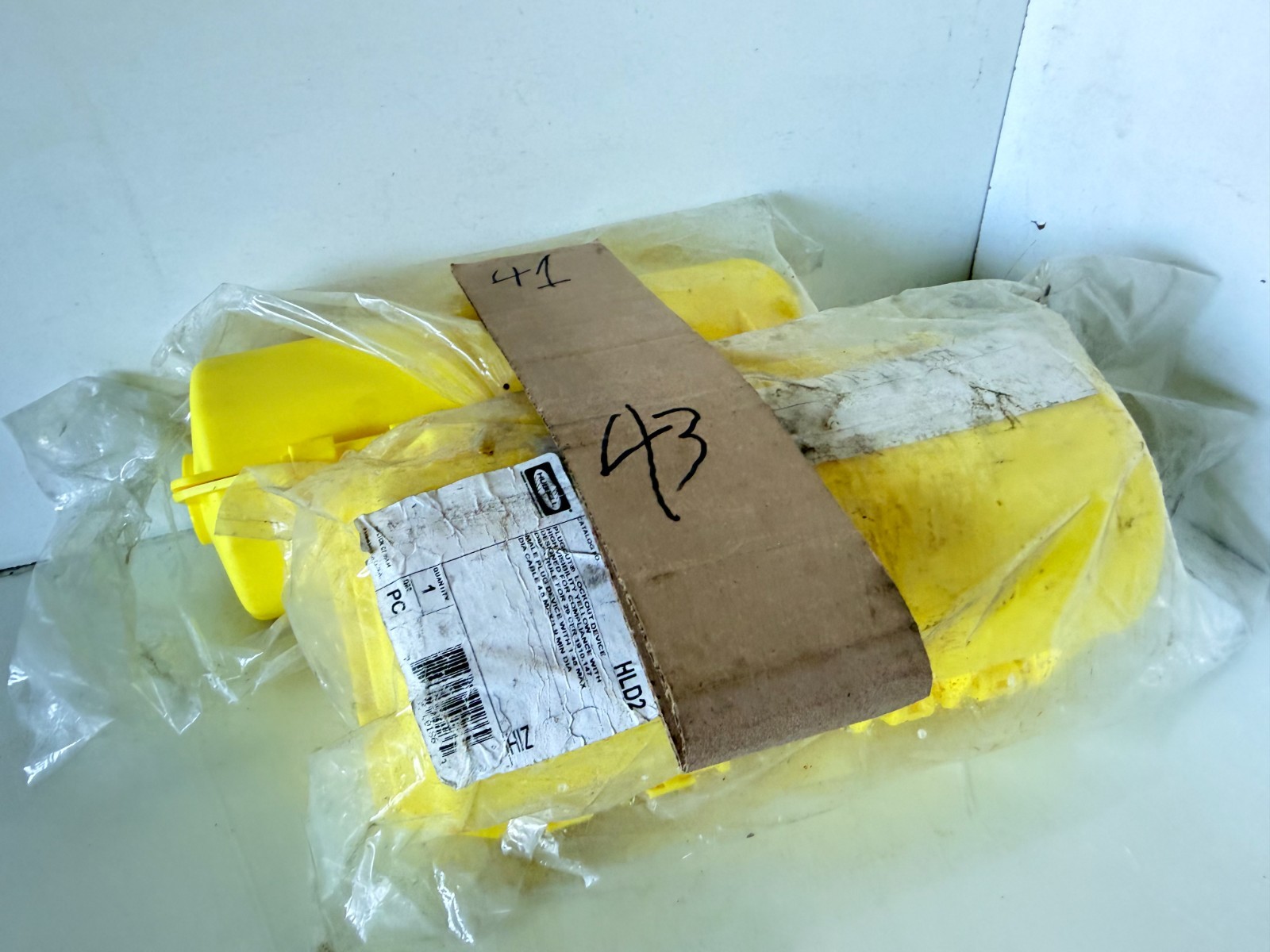 Hubbell HLD2 Plugout Lockout Device High Visibility Yellow (43)