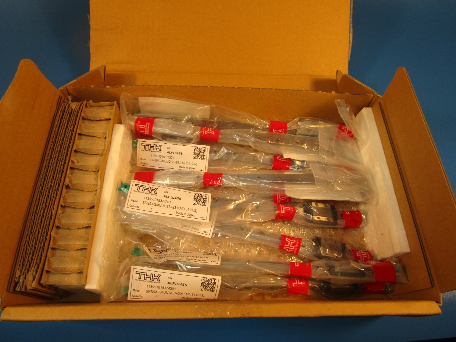 THK SRS9XGMUUCSS +231LM, One SRS9XGM Linear Guide Block on a 231mm Rail