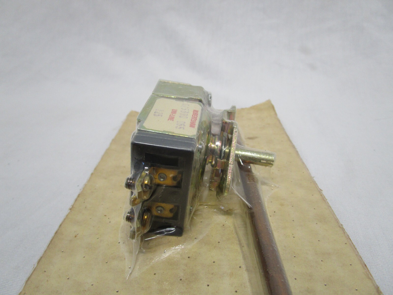 NEW ROBERTSHAW SE 5300 065 THERMOSTAT