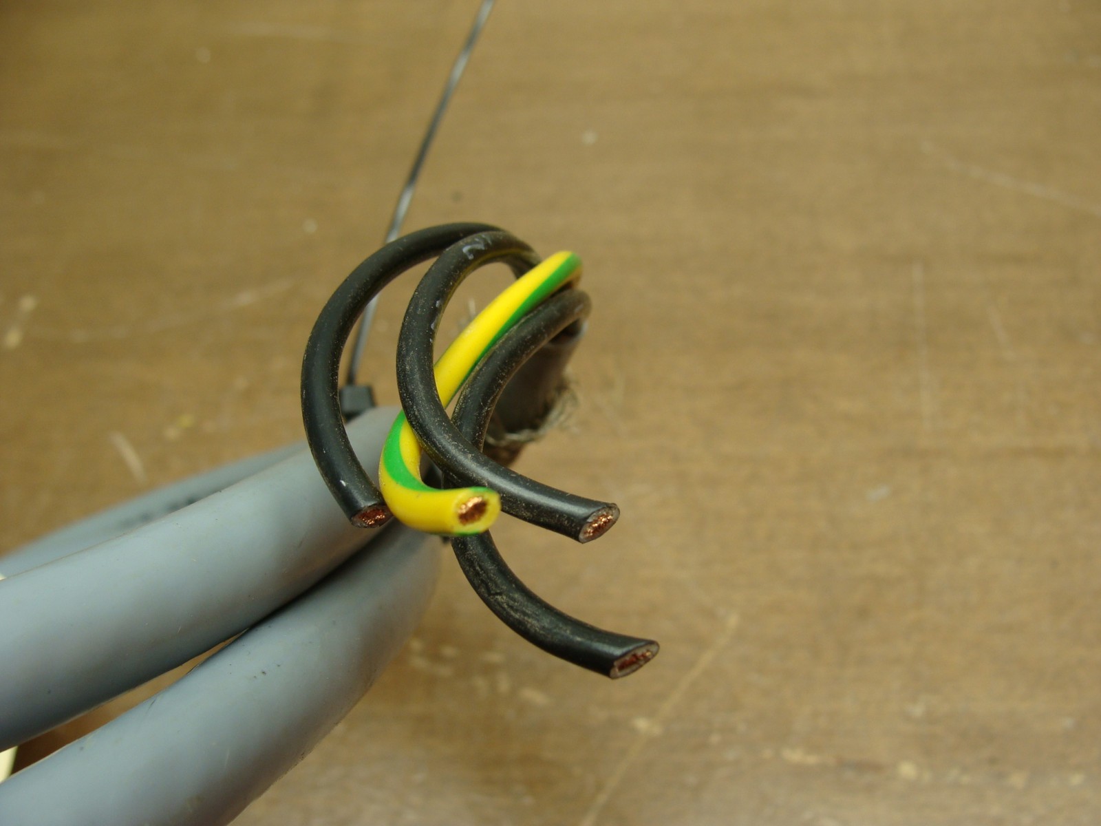 LAPP OLFLEX INDUSTRIAL CONTROL CABLE H05VVC4V5-K 600V 14AWG 6 FEET