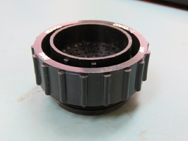 TE 206437-1 Qty of 5 per Lot 57 Position Circular Connector Plug Housing Free H