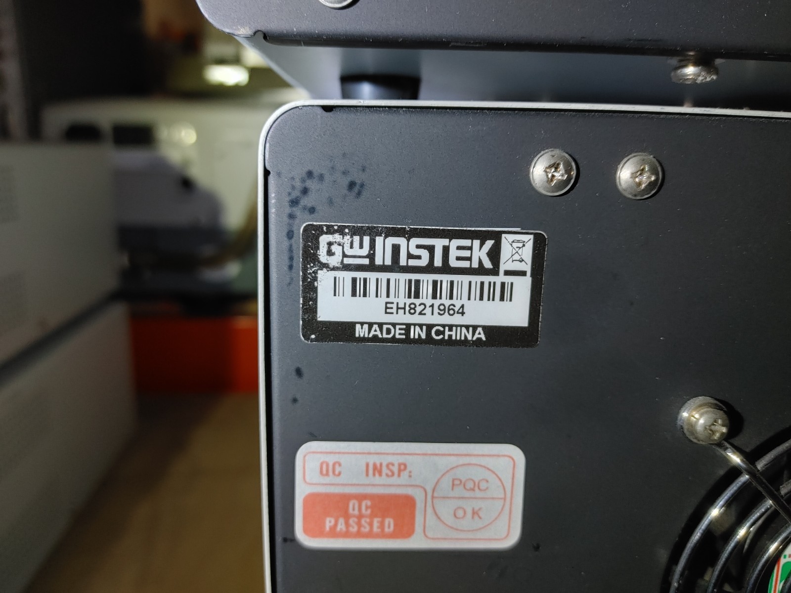 GW INSTEK GPC-3030D Dual Tracking with 5V Fixed Laboratory DC Power Supply