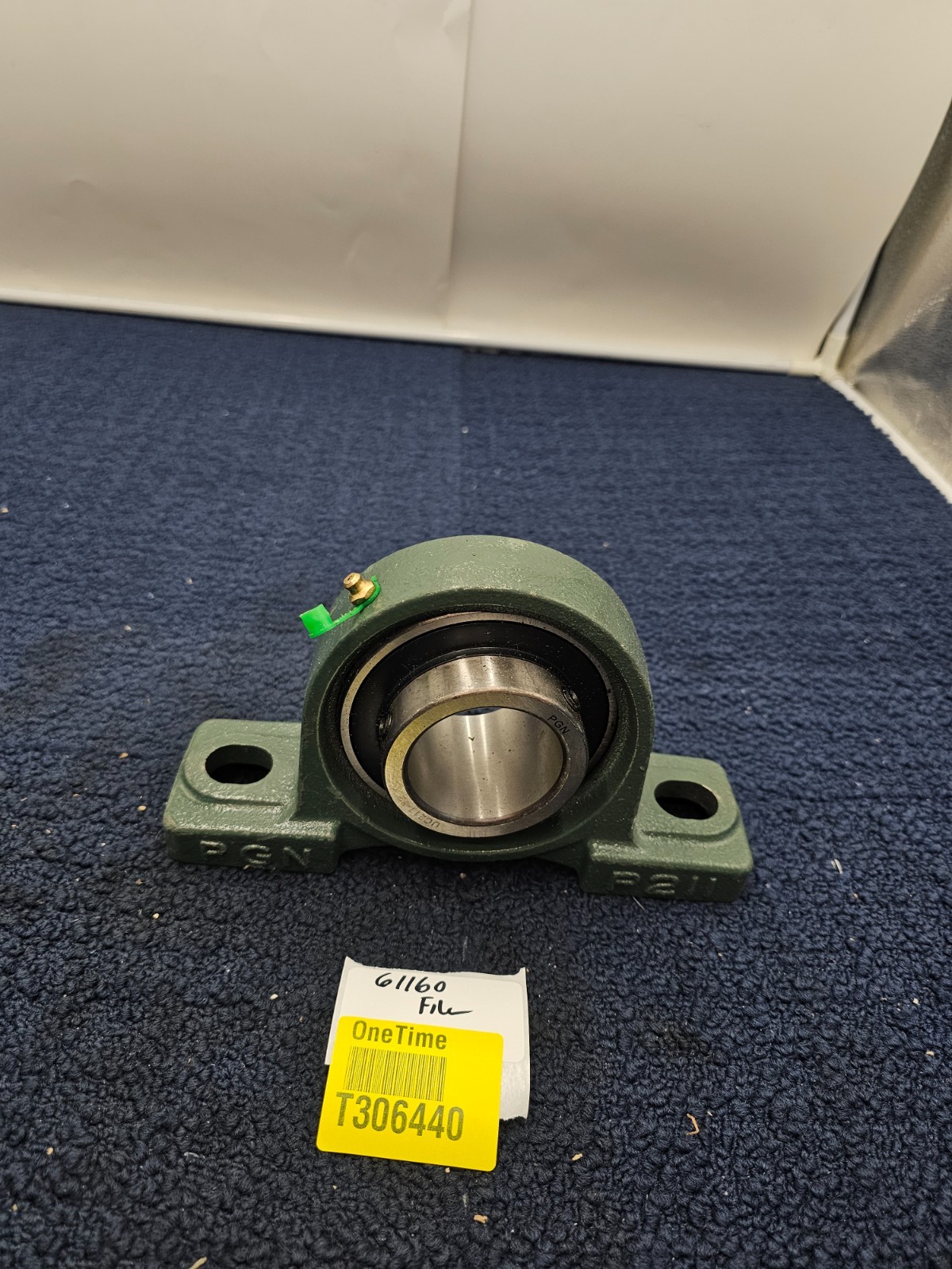 PGN P211 2-BOLT PILLOW BLOCK BEARING GREEN w/ UC211-32 BEARING