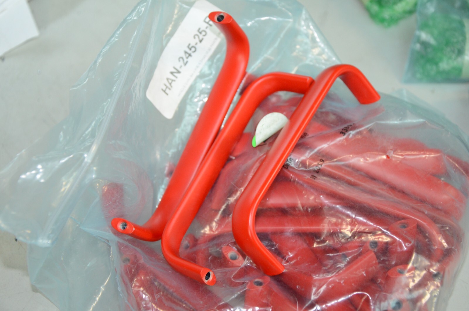 Ametek HAN-245-25-F 5/8 X 9/32 X 5″ Cinch 10-32 Red Painted Rack Handle Kit of 2