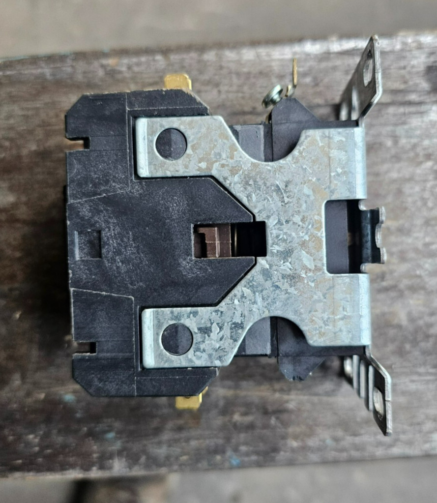 30 Amp Cutler Hammer C25DND330 Contactor Series C1