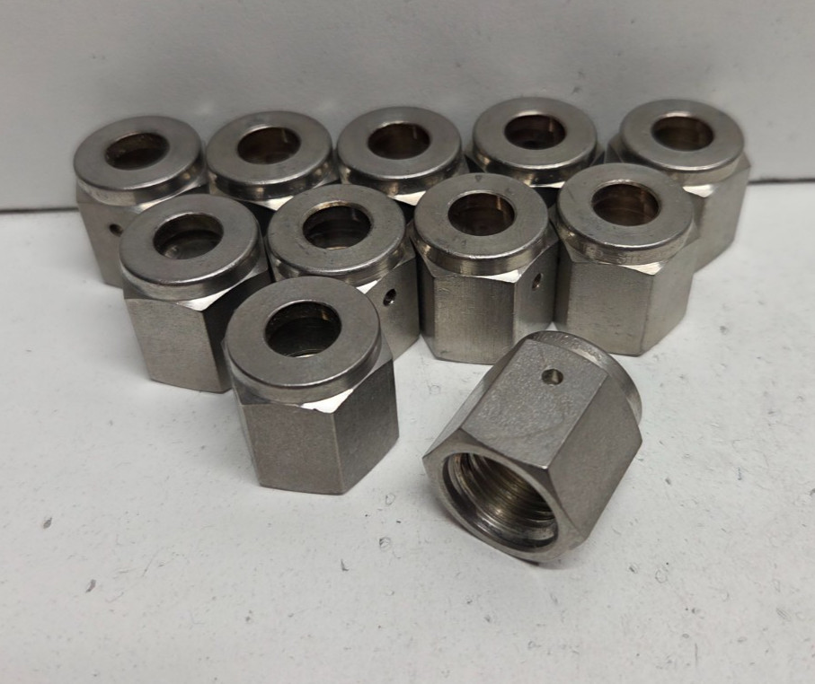 LOT OF 11 NEW NO BOX! CAJON 1/4″ VCR GASKET FACE SEAL FITTINGS 316 SS-4-VCR-1