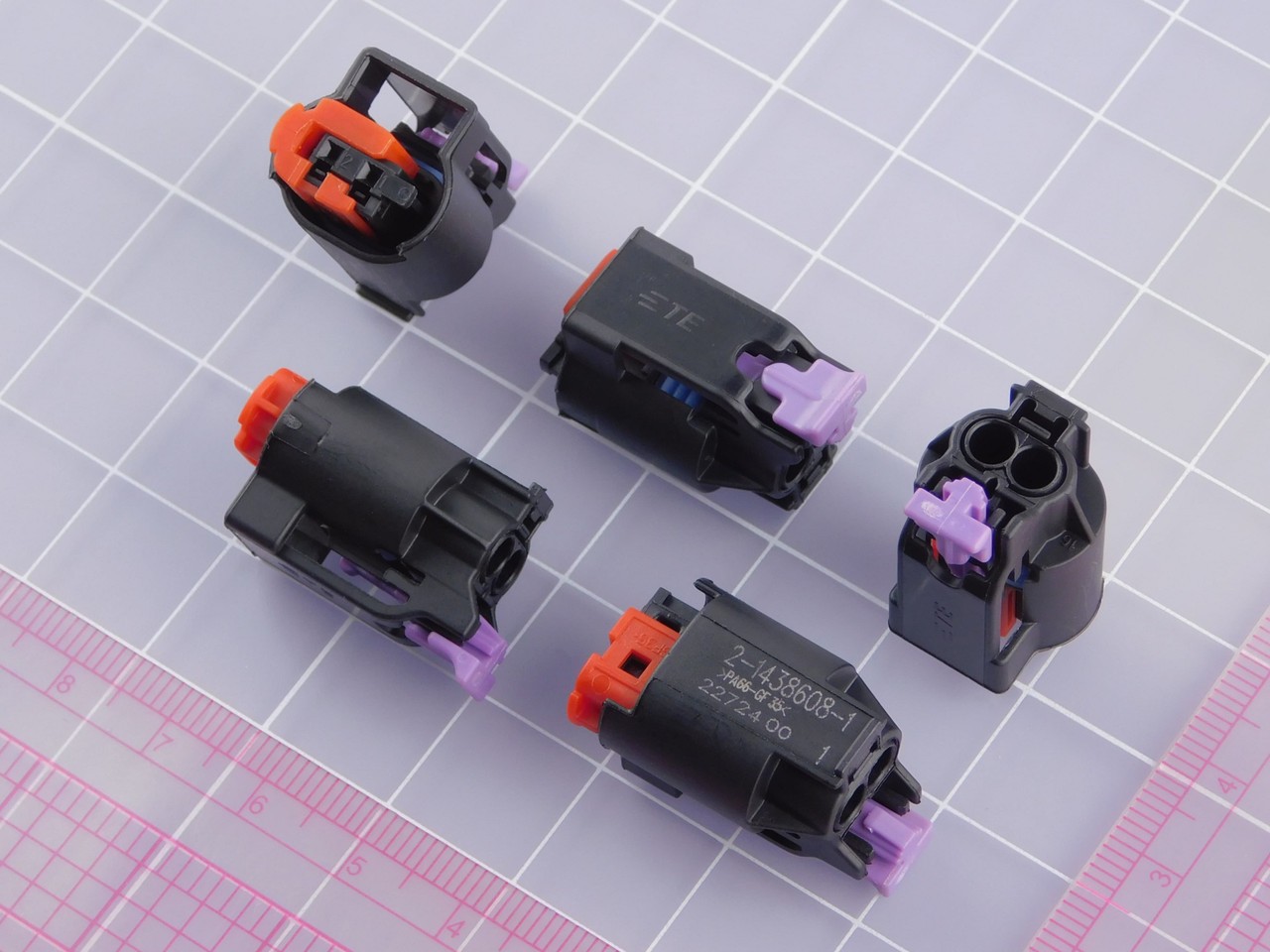 Lot of 171 TE CONNECTIVITY 2-1438608-1 2 Position, Automotive Housing for Female
