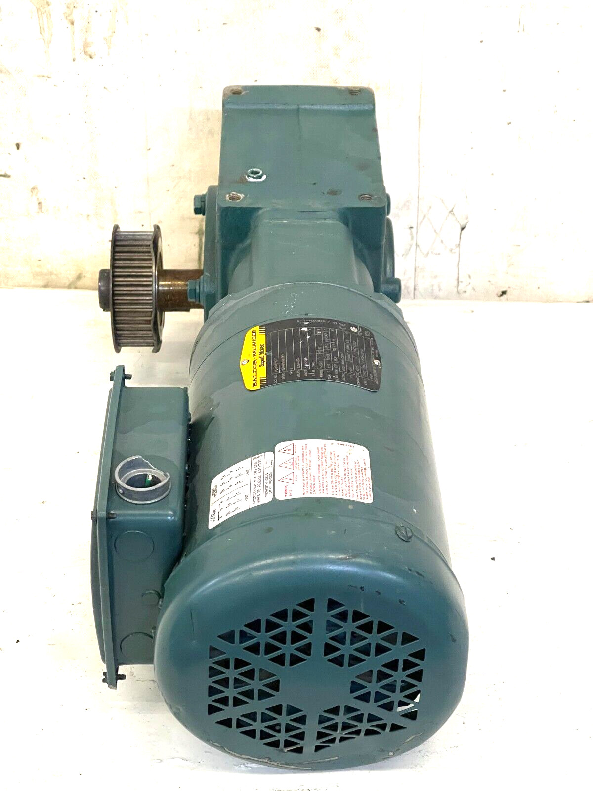 BALDOR RELIANCE SUPER-E MOTOR VEUHM3558T W/TIGEAR 2 GEAR REDUCER 30S15L