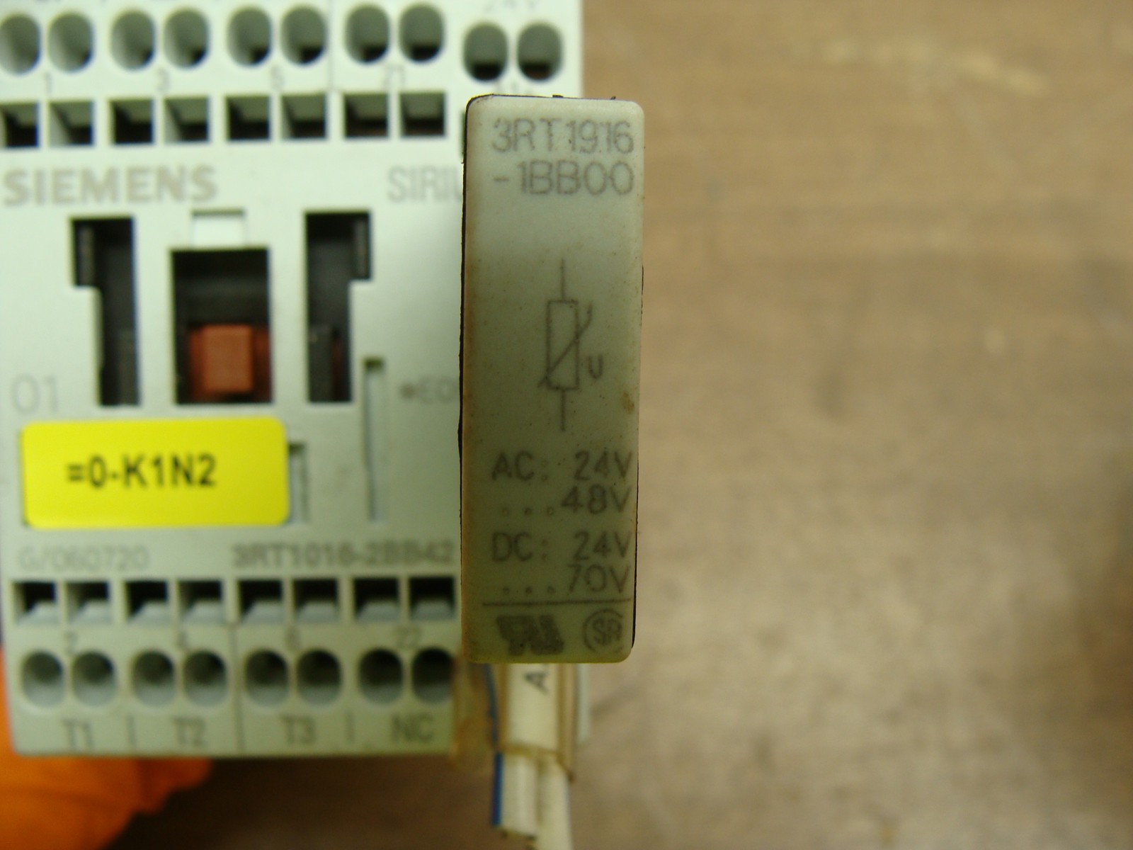 LOT OF 3 SIEMENS CONTACTORS 3RT1016-2BB42 W/3RT1916-1BB00 SURGE SUPRESSOR