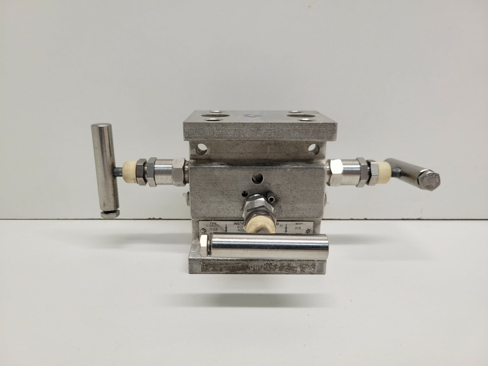 GOOD USED! ANDERSON GREENWOOD INSTRUMENT MANIFOLD M4AVIS-TR68 02.2565.611