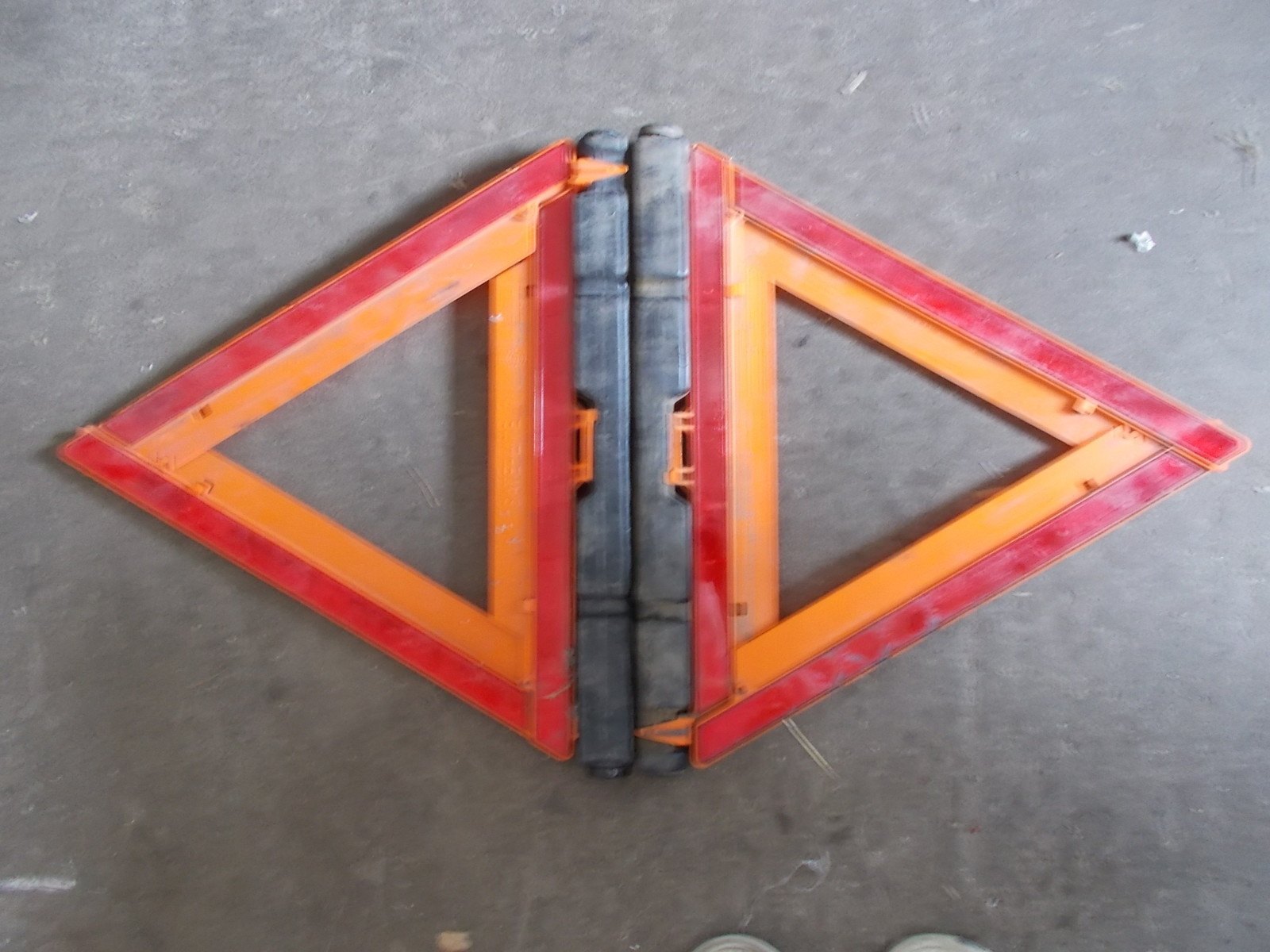 Sate-Lite Emergency Triangles 711, Lot of 2 *FREE SHIPPING*