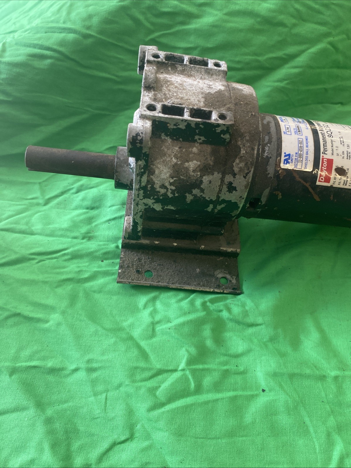 Dayton 8Q232 Permanent Magnet DC Gear Motor 32-999-4306-002