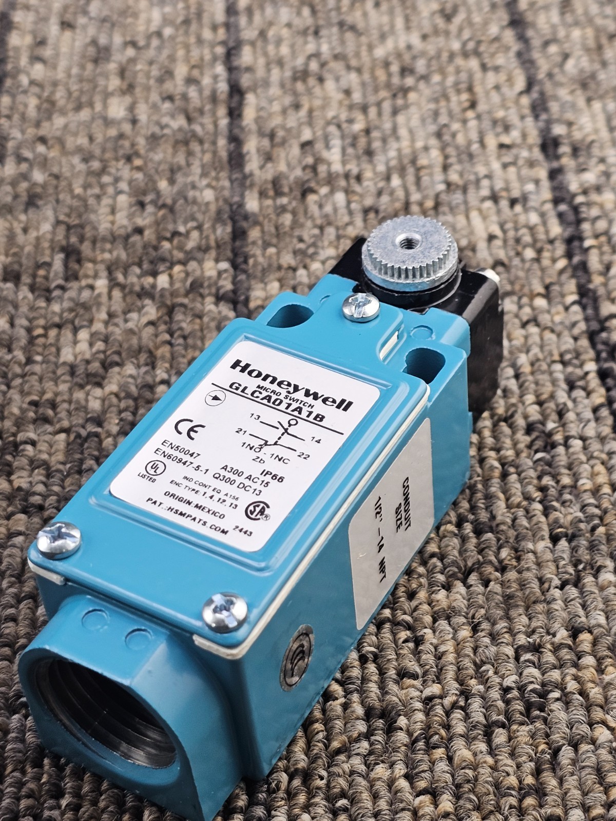 Hobart 00-854517-00001: Limit BP Switch For Electric & Gas Braising Pans 1/2″-14