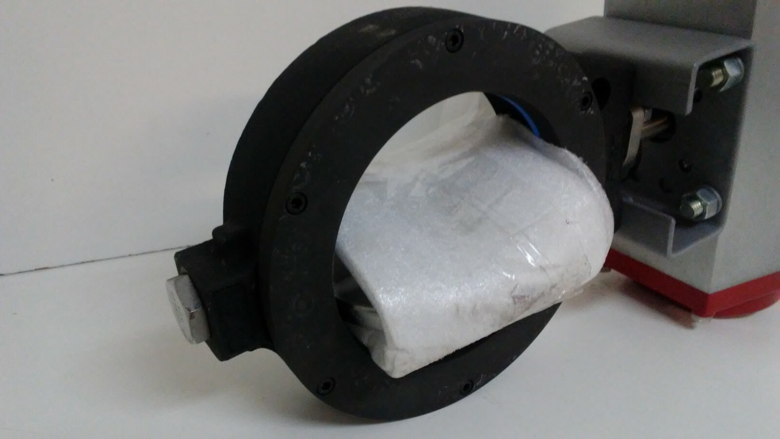 NEW OLD STOCK! BRAY CONTROLS ACTUATOR AND 6″ BUTTERFLY VALVE 931285-11320532