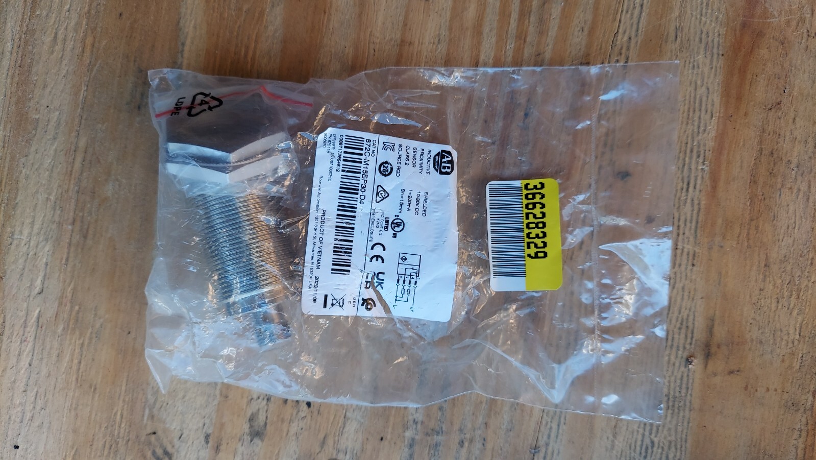 New Allen Bradley 872C-M15BP30-D4 Inductive Proximity Sensor