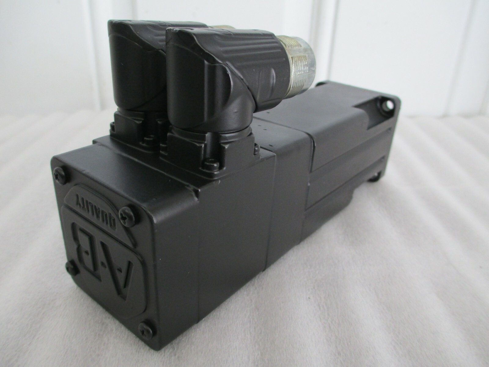 ALLEN BRADLEY MPL-B1530U-MJ74AA SERVO MOTOR #REFURBISHED and TESTED