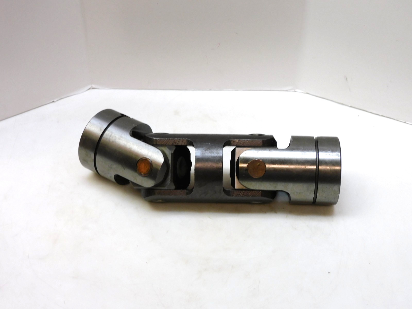 No Name 10″ Unkeyed Double Cross Universal Joint 1-9/16″ Bore 2-5/8″od 9/16″ pin