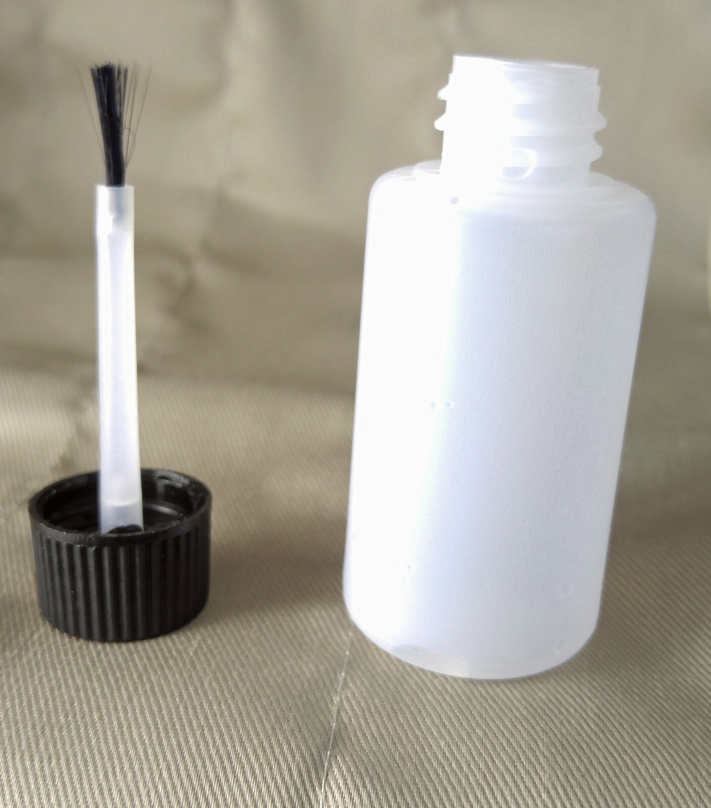 PLASTIC BOTTLE 30ML WITH BRUSH IN CAP 10 PC