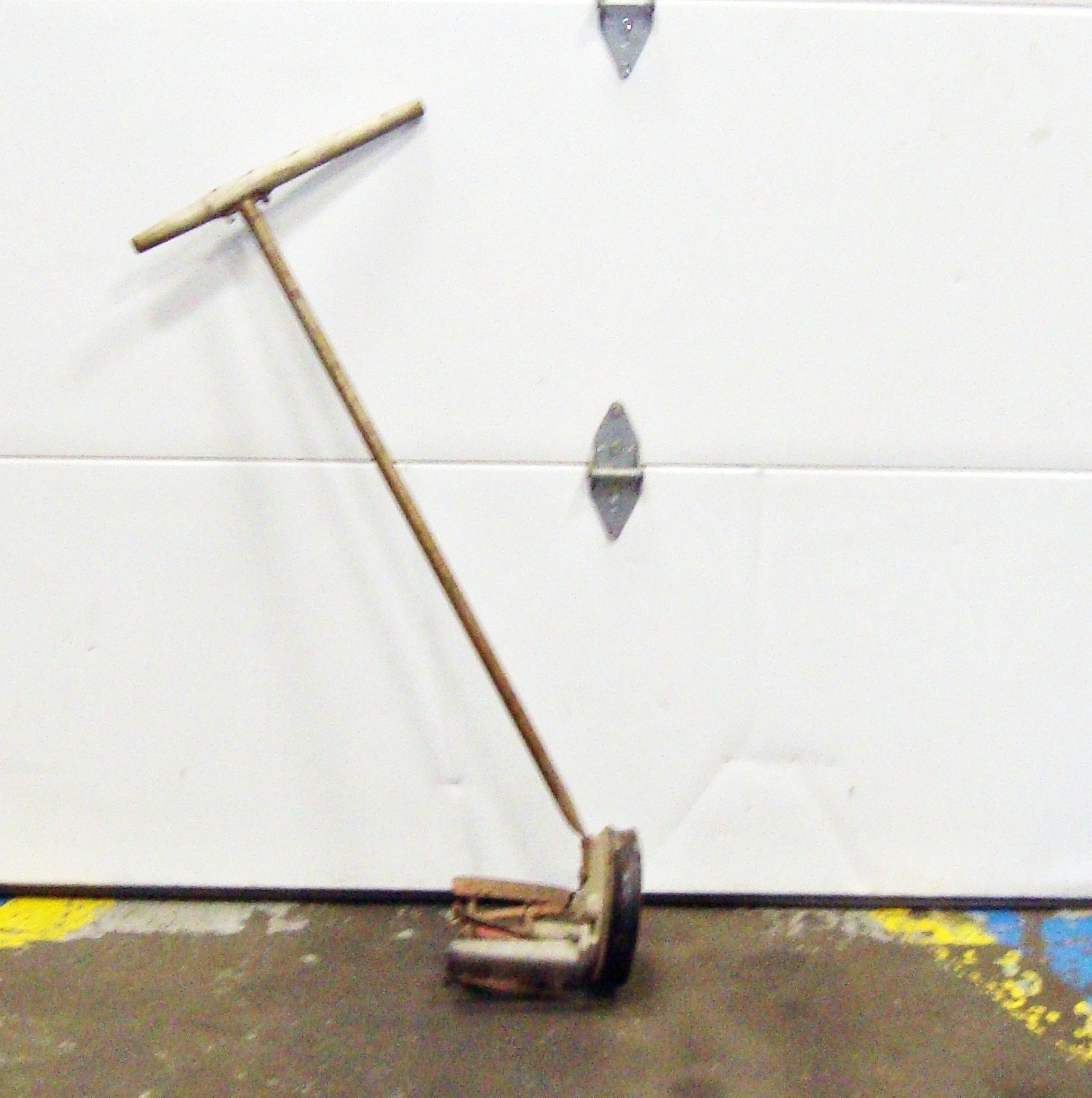 #SLS1H77 Craftsman Old Edger 123.81741 (Side Walk Edger) 16705LR