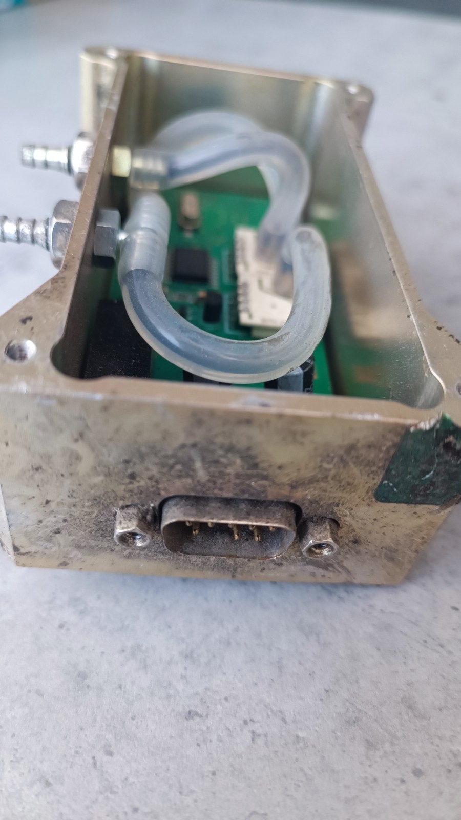 Electronic differential pressure sensor with digital interface.