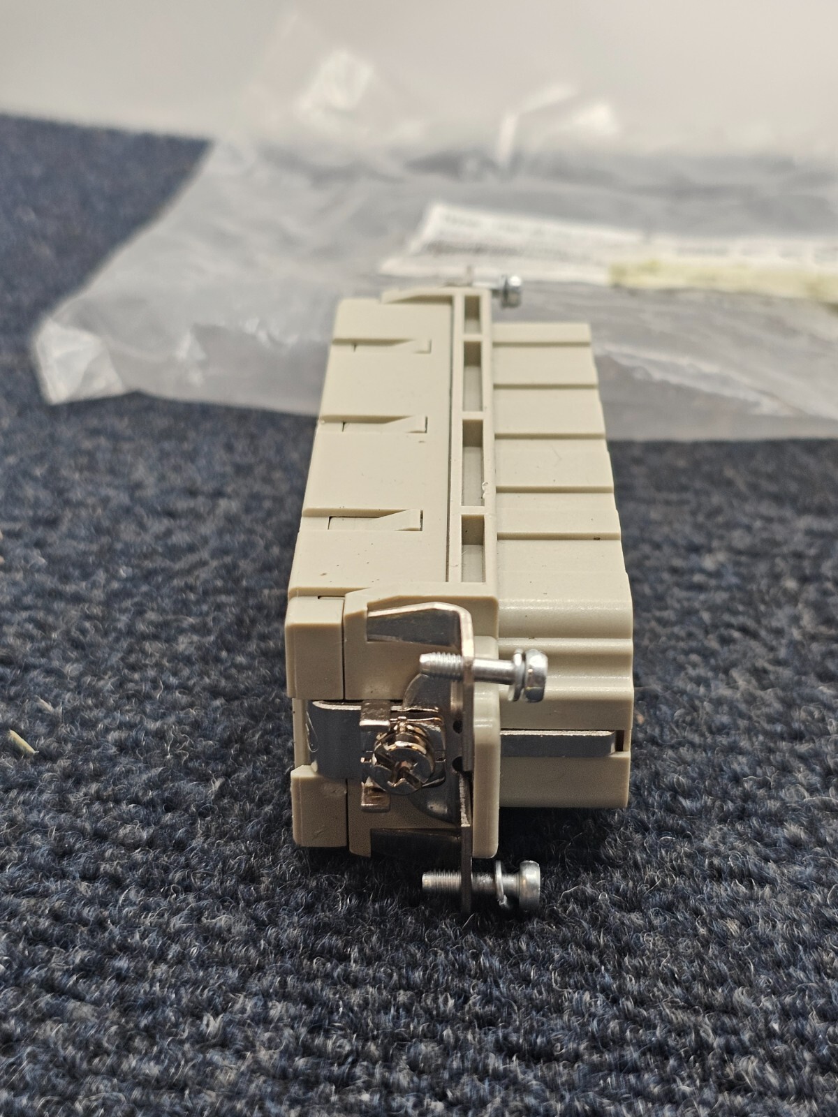 Harting 09320463101: HAN46EE-F-C Rectangular Connector 16A 500V 6kV 3
