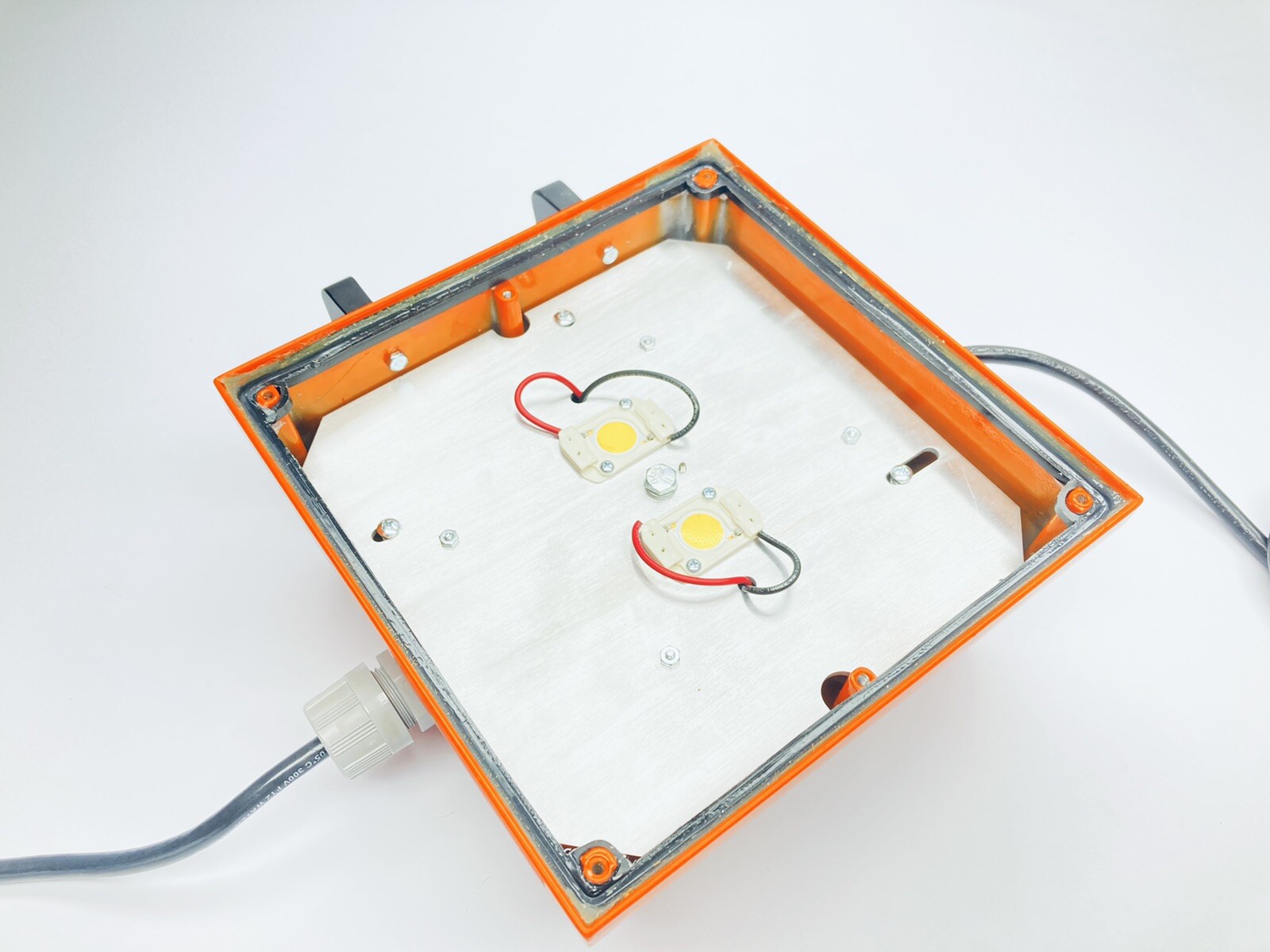 UNUSED WOODHEAD 8565F-LED PORTABLE MAGNET WORKLIGHT WATERTIGHT LED 120V