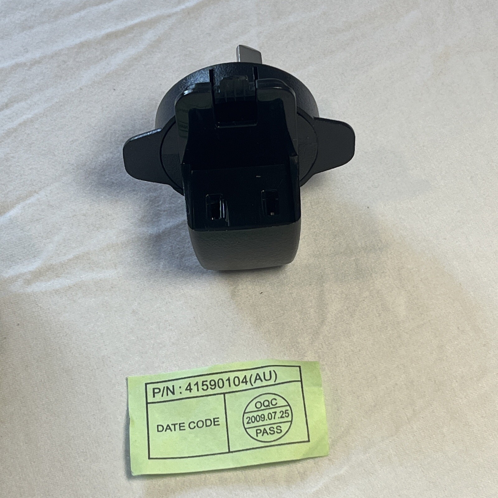 Travel Adaptors 41590102 (EU) 41590103 (BS) 41590104 (AU) 3 PIECE 4A00.309 Tom