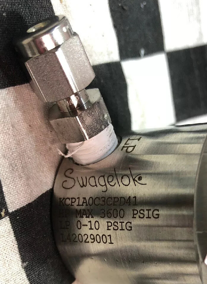 Swagelok Regulator 1/8″ FNPT, KCP1A0C3CPD41 & L42029001 (2x SS-200-1-2 NEW)