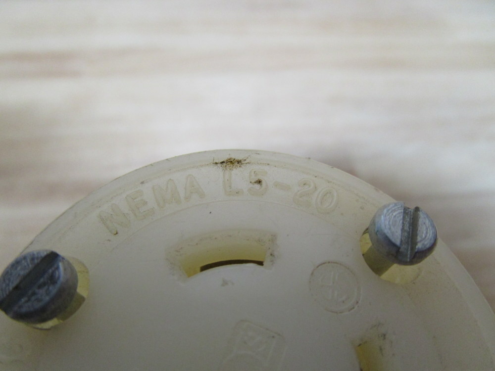 Leviton 2313 Locking Connector L5-20R