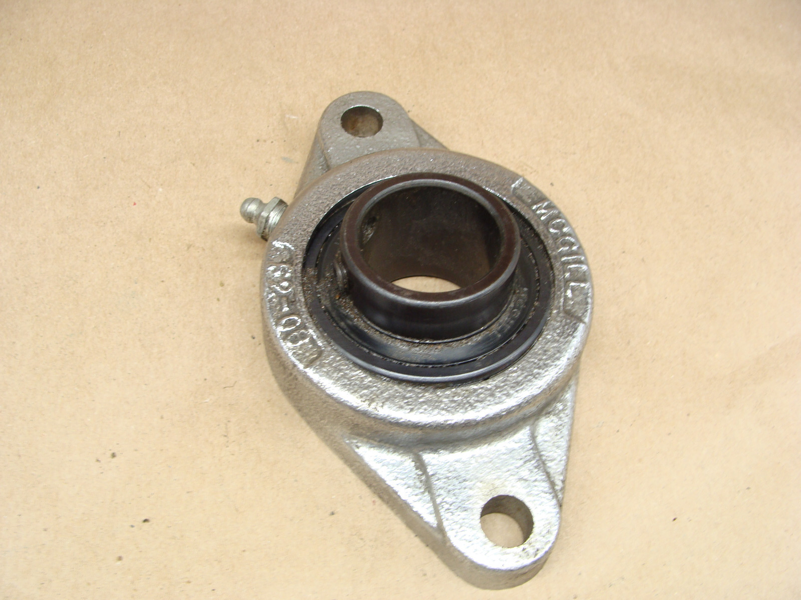 MCGILL 2 BOLT MOUNTED BEARING F2-08 W/INSERT MB 25 1-1/4S PEN